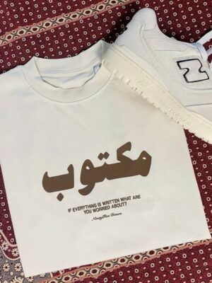 “مكتوب” T-shirt